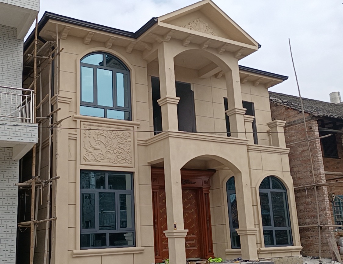 輕鋼房屋的屋頂是否適用于安裝太陽能熱水器？